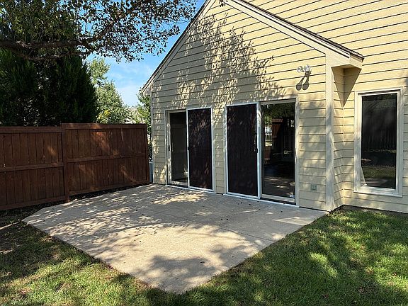 5th image of 5933 Longleaf Cir