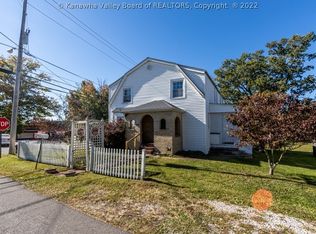 2902 Montana Ave, Hurricane, WV 25526