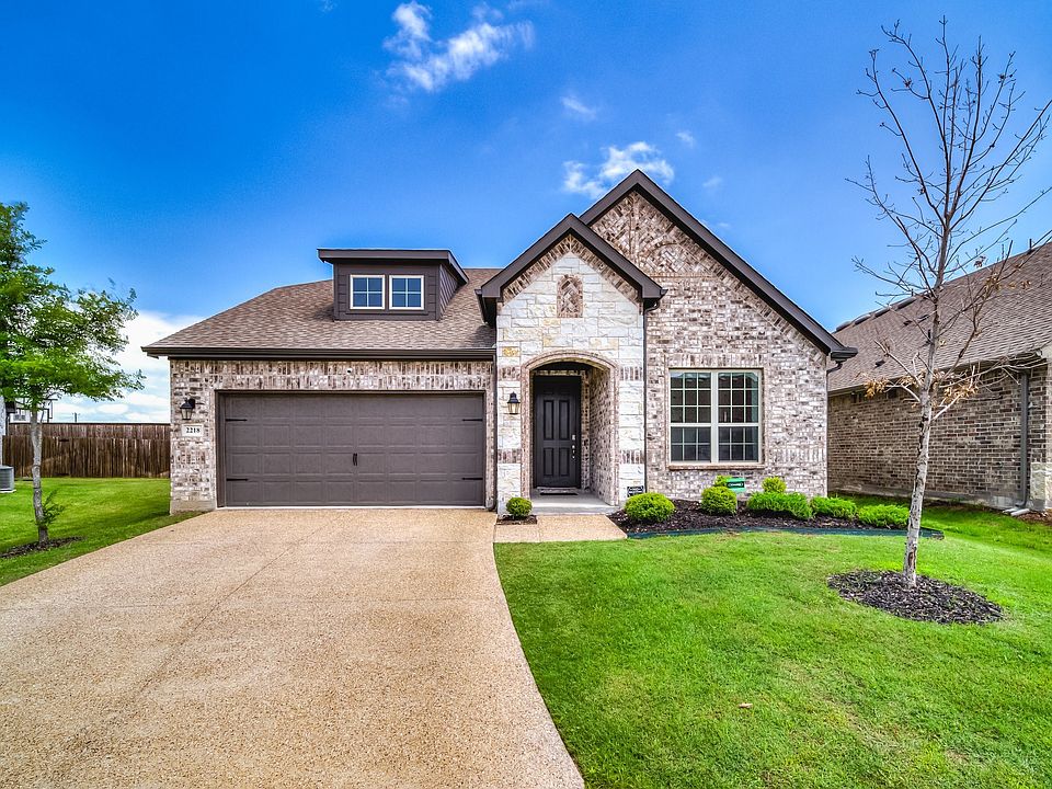1st image of 2218 Maplewood Dr