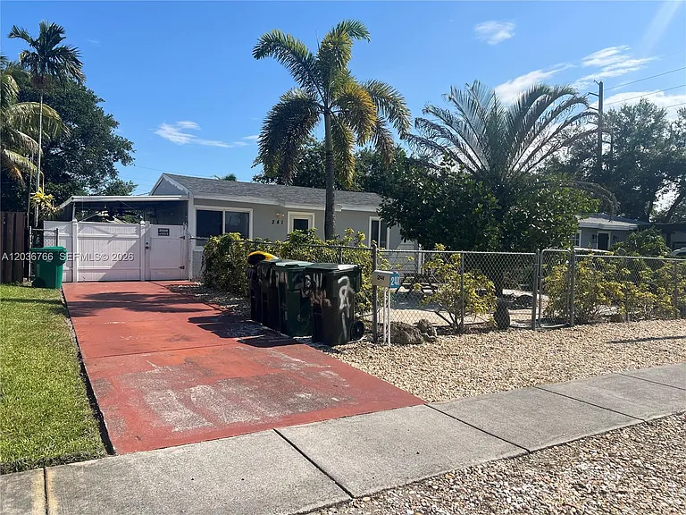 241 SW 3rd Ter — Photo 3
