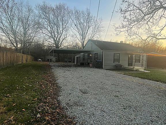 2nd image of 1302 Holly Ave