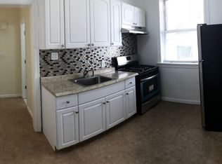 3275 44th St, Astoria, NY 11103