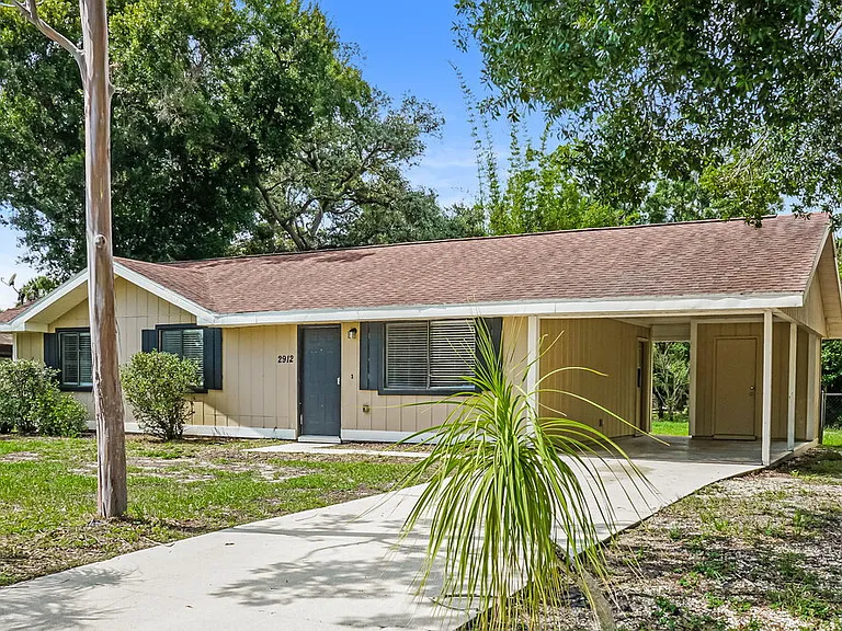 2912 Crane Ave — Photo 3