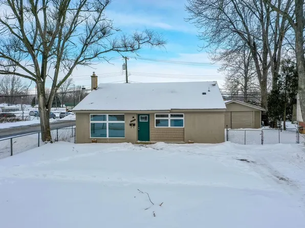 21425 Sunnyview St, Clinton Township, MI 48035