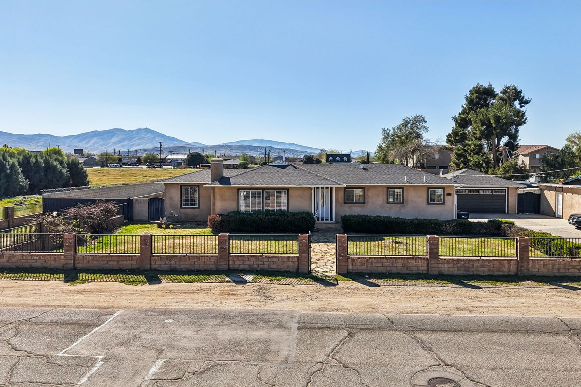 12th St-S2003-040.jpg