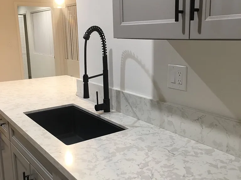 The Azul Apartments — Photo 4