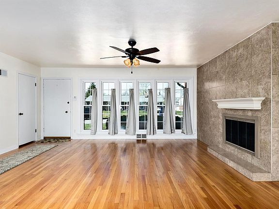 3rd image of 8744 Gayle Ave