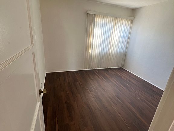 4th image of 936 W 71st St #940-1/2