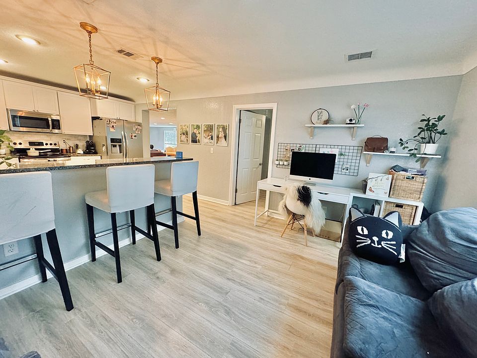 Main entrance / front living room