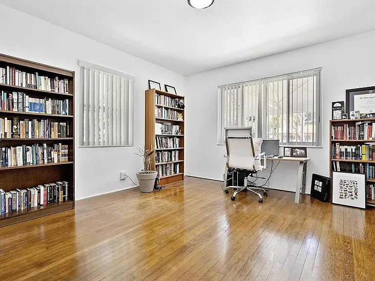 922 NE 119th St — Photo 11