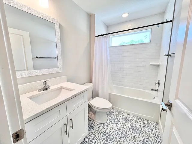 907 Randall St — Photo 13