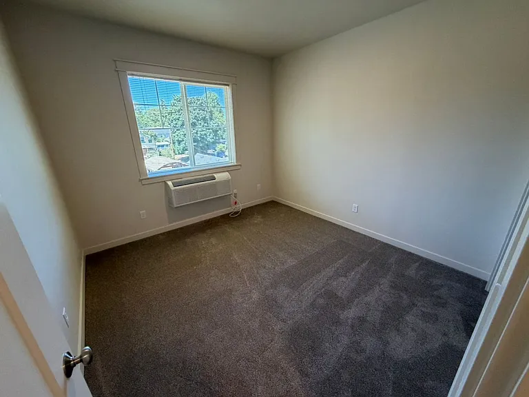 Brand New 2 bedroom 1.5 bath unit — Photo 19