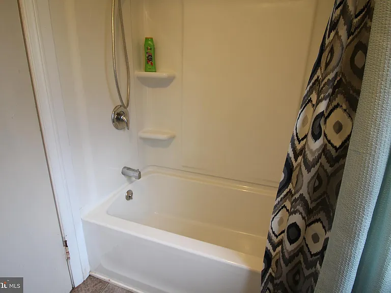 41 Lancaster Ave — Photo 7