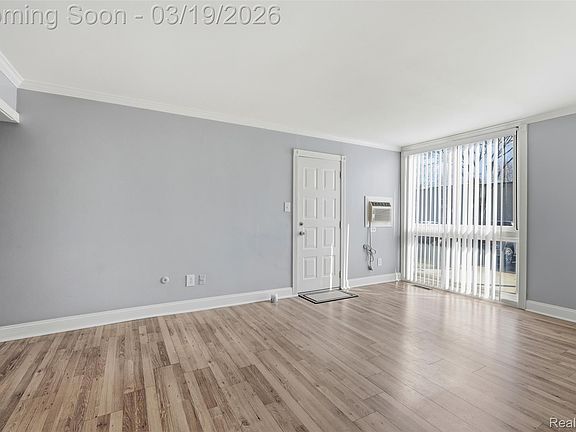 3rd image of 4030 W Thirteen Mile Rd APT J2