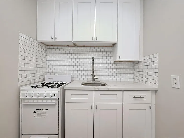 1747 Wroxton Ct #6 — Photo 6