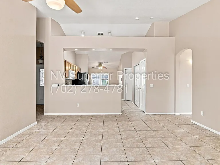 3876 Waynesvill St — Photo 9