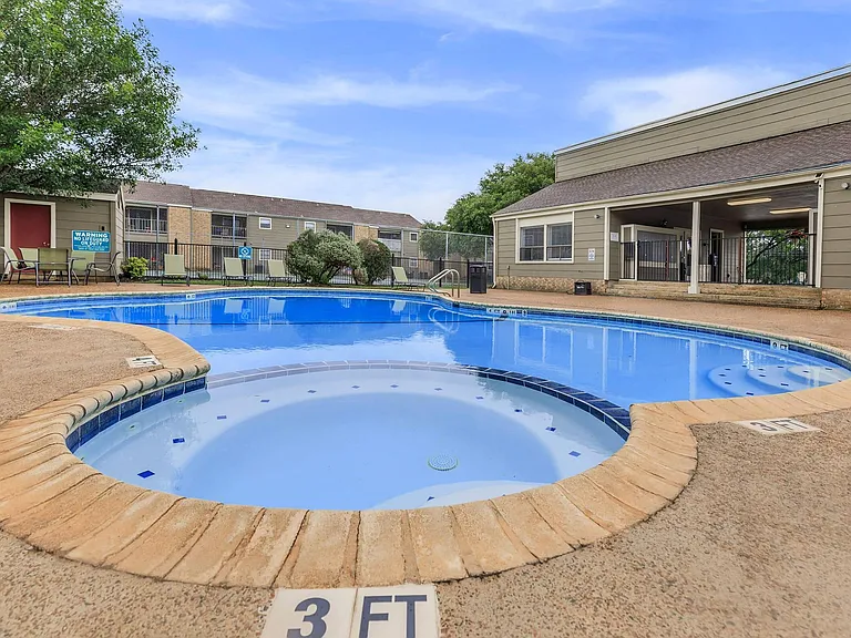 Summers Bend Apartments — Photo 28