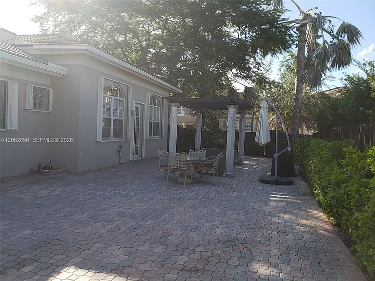 11231 NW 71st St — Photo 27