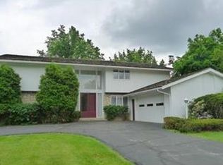 24818 Wimbledon Rd, Beachwood, OH 44122
