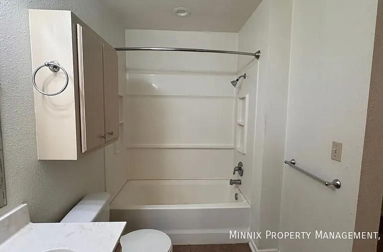 711 S Austin Ave #206 — Photo 13