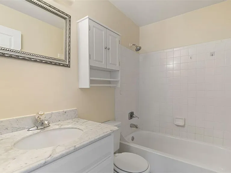 2635 SW 35th Pl #301 — Photo 17