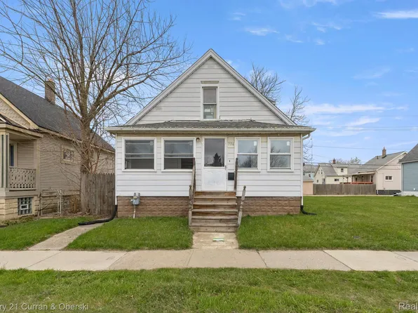 736 Ford Ave, Wyandotte, MI 48192