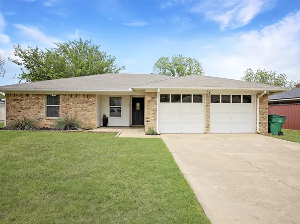 1306 Fairway Dr, Graham, TX 76450