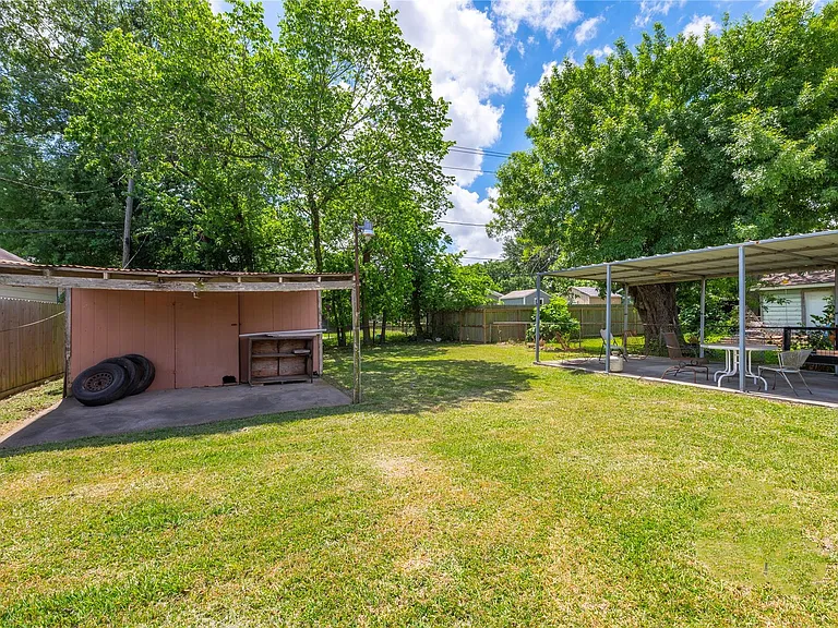 718 E Belmont St — Photo 10