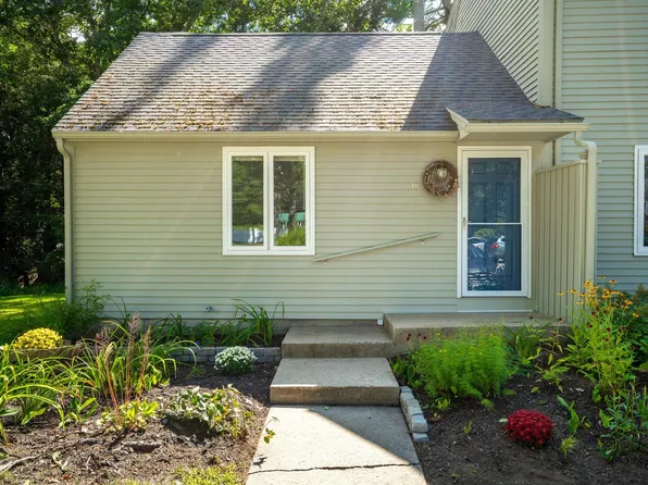 18 High Bluff Drive #18, Kennebunk, ME 04043