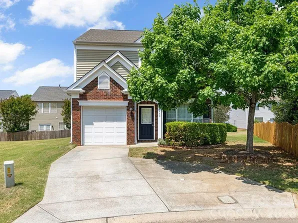 2450 Normancrest Ct, Charlotte, NC 28270