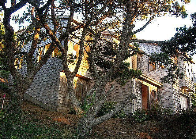 1st image of 1919 NE 70th St