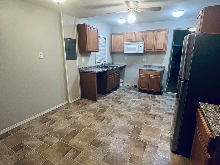 937 E Jarvis Ave — Photo 1
