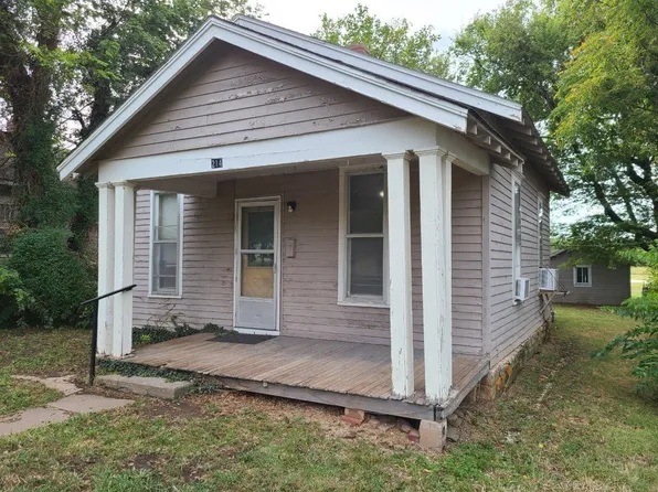 214 S Blaine St, Wellington, KS 67152