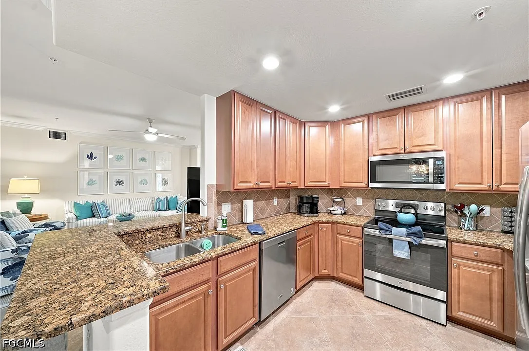 3 bed, 2.0 bath, 1760 sqft, $12,750 — Photo 4