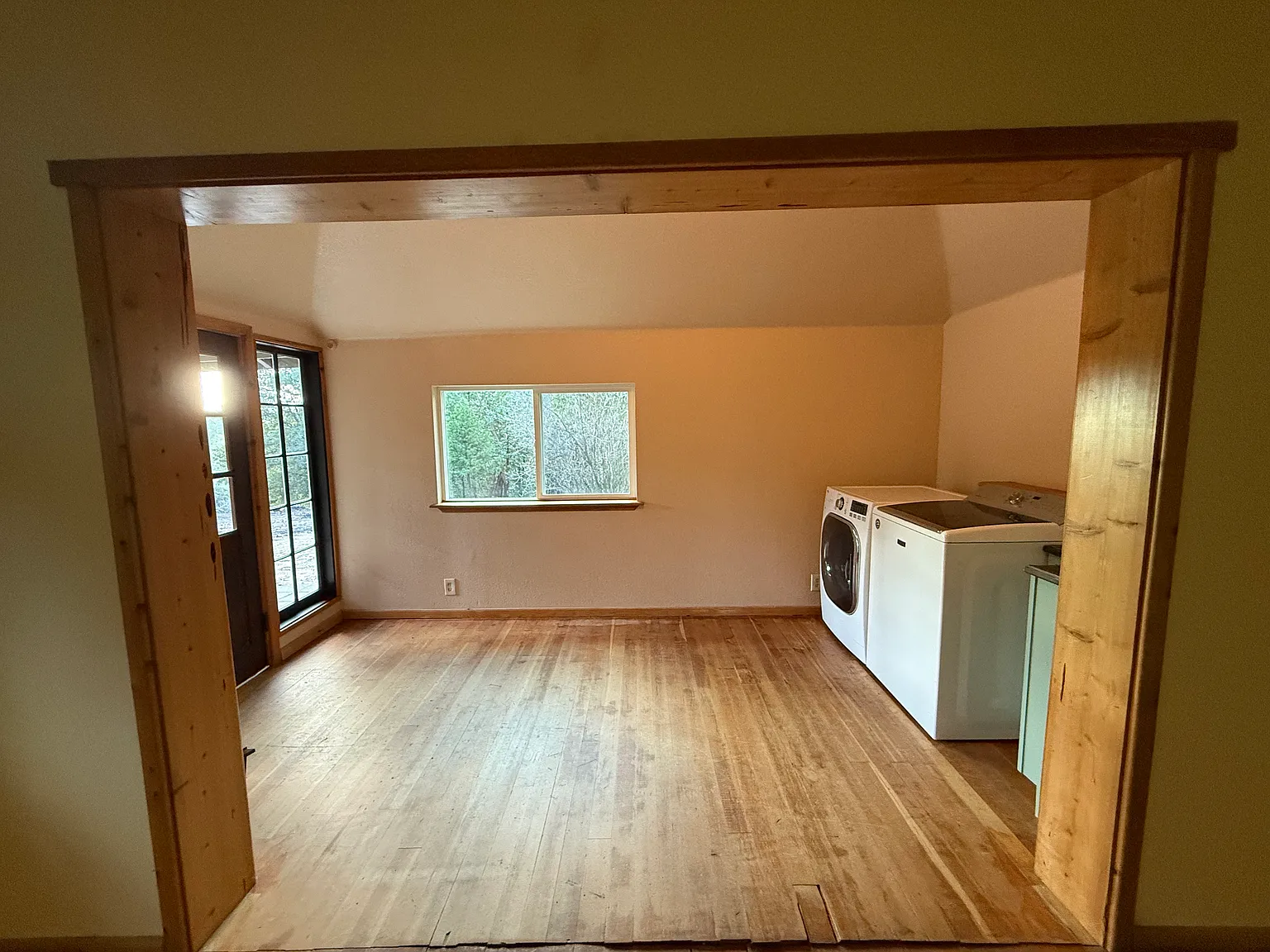 10433 Old Rd — Photo 3
