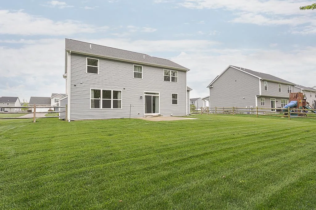 4 bed, 2.5 bath, 2444 sqft, $3,400 — Photo 3