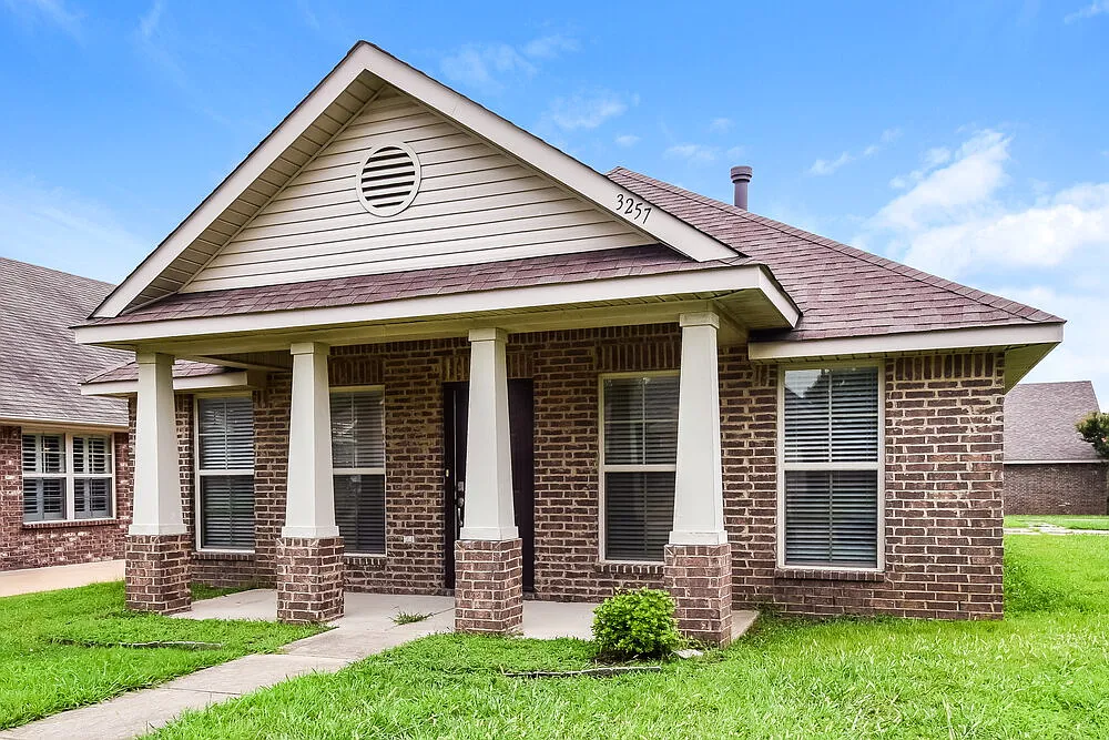 3 bed, 2.0 bath, 1581 sqft, $1,790 — Photo 3
