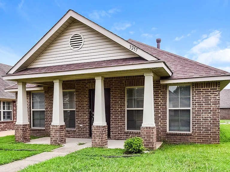 3257 E Hartland Dr — Photo 3