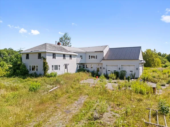 689 Main Road, Bradford, ME 04410