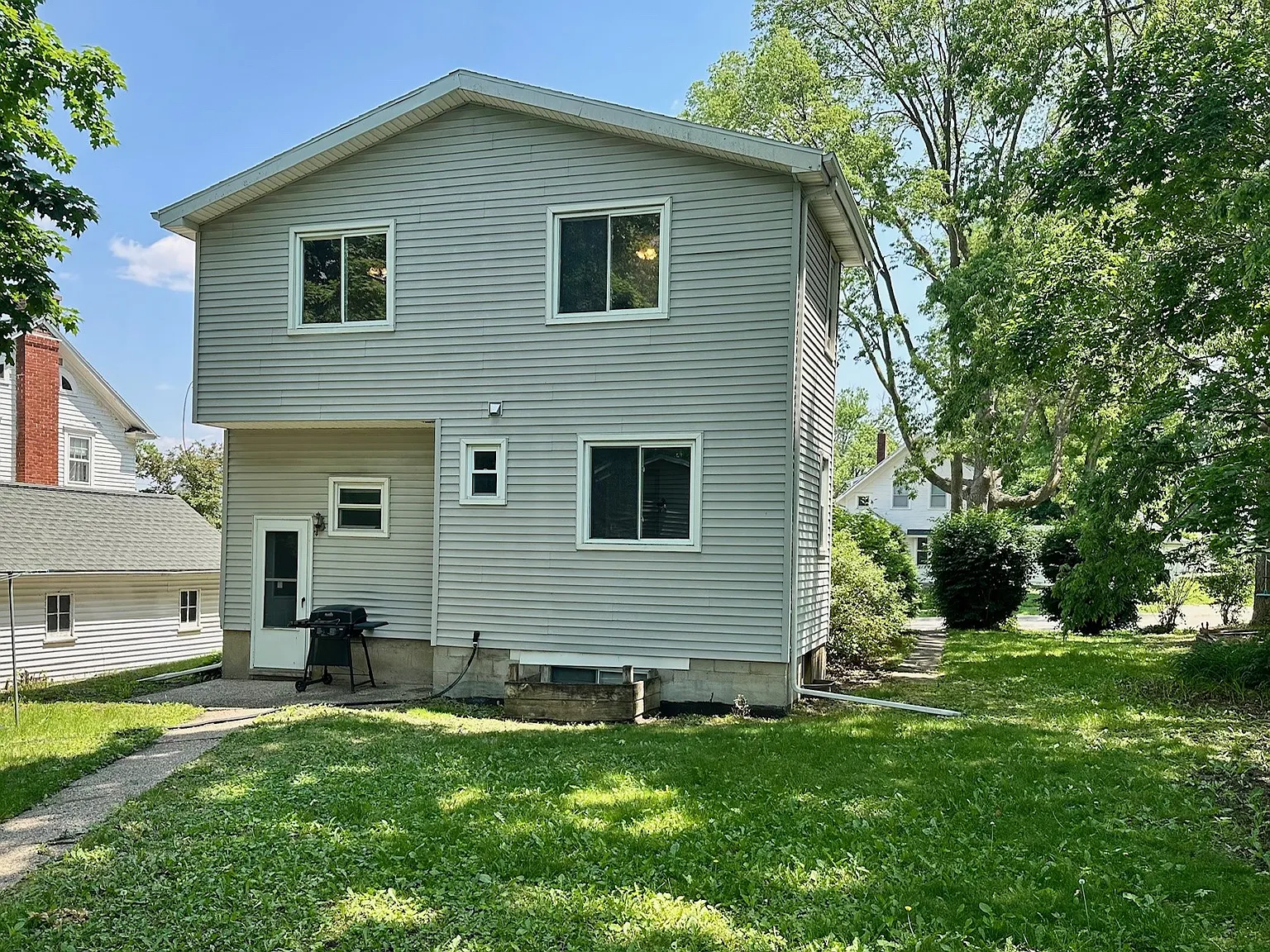 5 bed, 1847 sqft, $1,700 — Photo 3