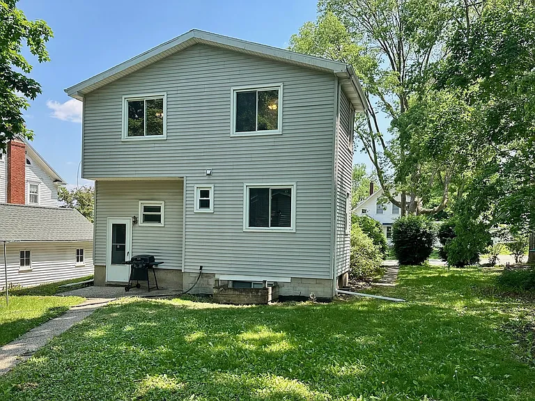 2215 Iowa St — Photo 3
