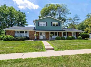 206 27th Avenue Ct, Moline, IL 61265