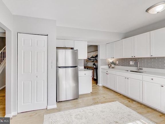 3rd image of 2557 Kingswood Ct
