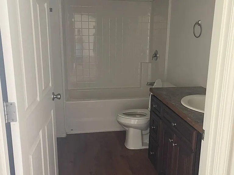 1406 E Adelia Ct — Photo 6