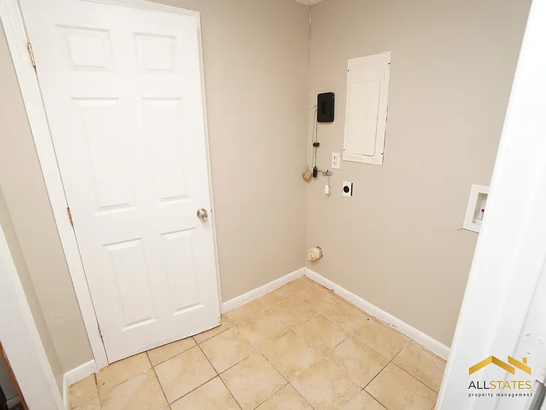 2808 Southwood Dr — Photo 8