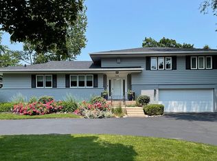 705 Apple Tree Ln, Glencoe, IL 60022