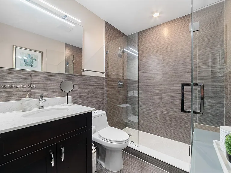 2201 NE 66th St #1323 — Photo 32