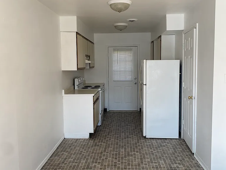 1006 E Griggs St #B — Photo 3