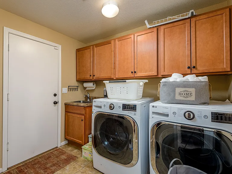 N Kenwood Ln — Photo 27