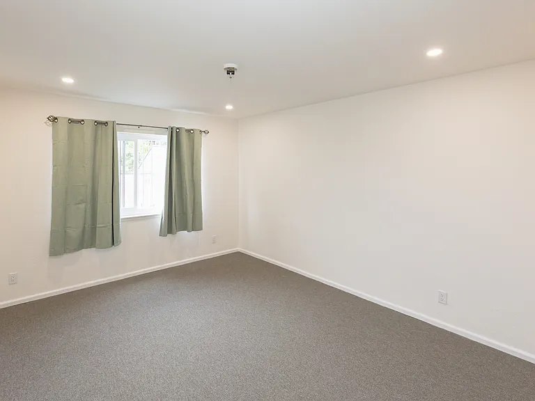 446 Niantic Ave — Photo 3